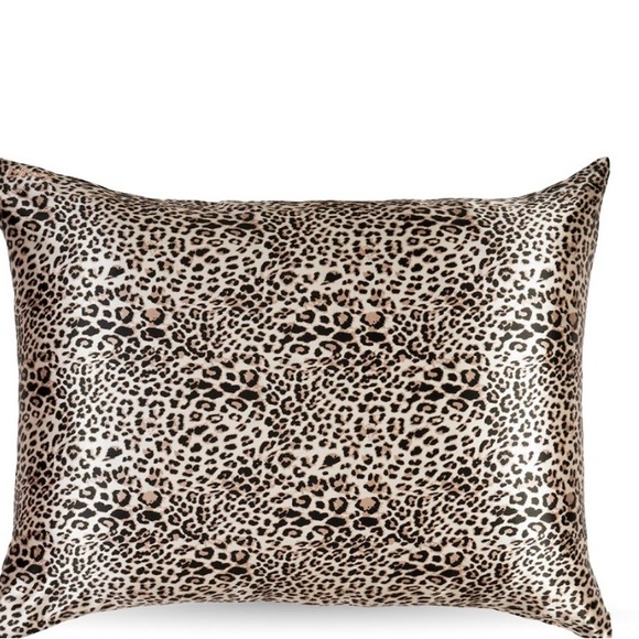 Blissy Leopard Pattern Pillowcase - Picture 6 of 6
